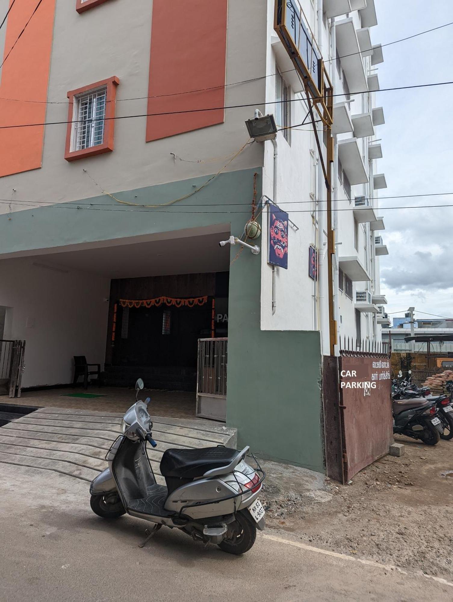 Lakshmi Paradise Lodge A/C Поллачи Экстерьер фото